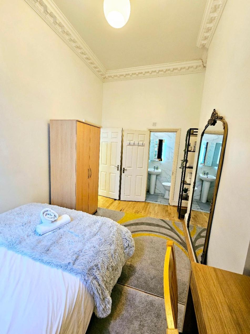 Charming Home With Private Balcony, On 1St Floor, With 2 Bathrooms, 3 Min Walk To Earl'S Court Station London Ngoại thất bức ảnh
