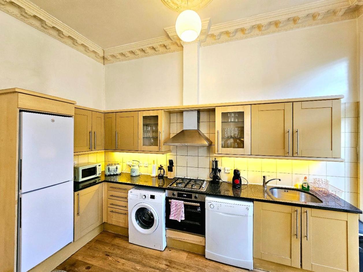 Charming Home With Private Balcony, On 1St Floor, With 2 Bathrooms, 3 Min Walk To Earl'S Court Station London Ngoại thất bức ảnh